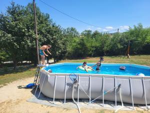 Hồ bơi trong/gần Aki Land