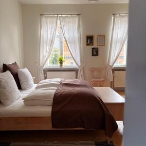 a bedroom with a large bed and a window at Brødremenighedens Hotel in Christiansfeld