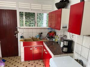 Køkken eller tekøkken på Haut de maison à Deshaies proche de Grande Anse