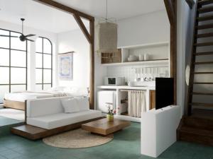 um quarto branco com uma cama e um sofá branco em Old Quarter Center - 3 beds- Netflix - Big Balcony em Hanói