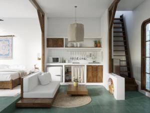 uma sala de estar com um sofá branco e uma cama em Old Quarter Center - 3 beds- Netflix - Big Balcony em Hanói mais 23 fotografias