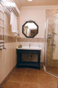 Ένα μπάνιο στο VOGUE-NABRAN-Hotel