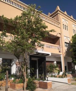 El edificio en el que está la casa de huéspedes