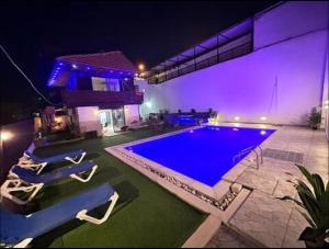 La alberca dentro o cerca de panorama boutique hotel 5 fotos más