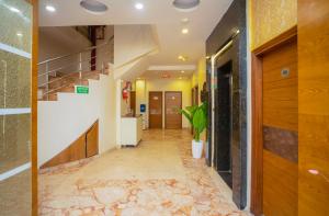 Ο χώρος του λόμπι ή της ρεσεψιόν στο Hotel Golden Oasis - 5 Minute Walk from New Delhi Railway Station