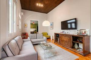 Μια τηλεόραση ή/και κέντρο ψυχαγωγίας στο Acropolis 360 Residence,2 bedr