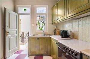 Η κουζίνα ή μικρή κουζίνα στο Acropolis 360 Residence,2 bedr