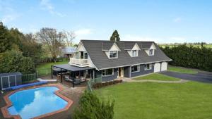 Πισίνα στο ή κοντά στο Greenhill Country Stay - Private Pool & Easy Highway Access