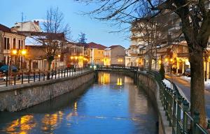 Tầm nhìn suối chảy gần biệt thự