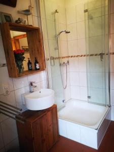 Ένα μπάνιο στο Ferienwohnung zur Alten Mühle in Rühstädt