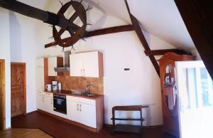 Η κουζίνα ή μικρή κουζίνα στο Ferienwohnung zur Alten Mühle in Rühstädt +6 φωτογραφίες