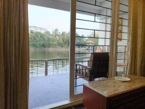 Θέα στο ποτάμι κοντά σε αυτό το ξενοδοχείο +3 φωτογραφίες