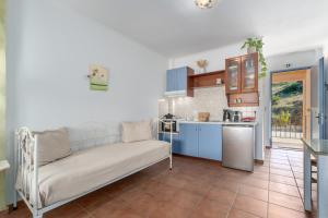 Kuchyň nebo kuchyňský kout v ubytování Niovi Seaview Apartments