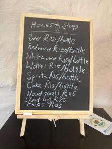 SmithfieldShepherd's Cottage Smithfield的一张粉笔板,上面写着