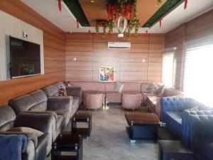 Χώρος καθιστικού στο De Baylux Hotel and Suites, Lekki, Lagos