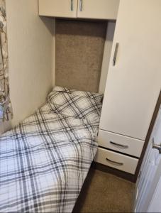 En eller flere senge i et værelse på Wendy's Coastal Haven + 13 billeder