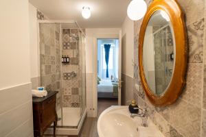 Ένα μπάνιο στο NOI Luxury rooms Colosseum +61 φωτογραφίες