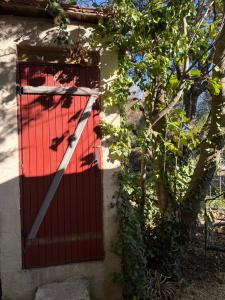 Το κτήριο όπου στεγάζεται  the country house