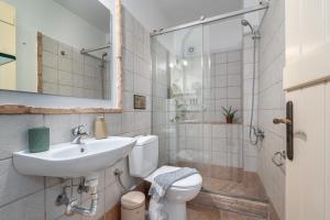 Koupelna v ubytování Niovi Seaview Apartments