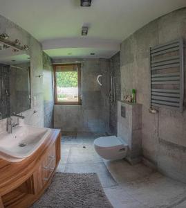 Ένα μπάνιο στο POCZĄTEK JUTRA domek & balia blisko Białegostoku +8 φωτογραφίες