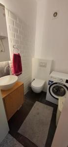 Ένα ή περισσότερα κρεβάτια σε δωμάτιο στο Nice and cozy apartment +1 φωτογραφίες