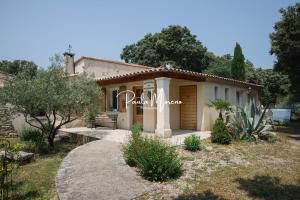 Το κτήριο όπου στεγάζεται  η παραθεριστική κατοικία