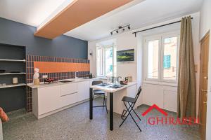 Η κουζίνα ή μικρή κουζίνα στο Sara Home