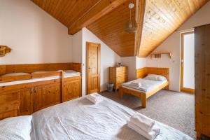 Ένα ή περισσότερα κρεβάτια σε δωμάτιο στο Tatralandia - Apartmán ANJA +56 φωτογραφίες