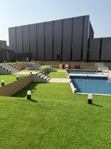 Πισίνα στο ή κοντά στο Assembly By The Democracy