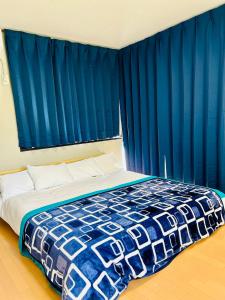 Ένα ή περισσότερα κρεβάτια σε δωμάτιο στο 岳見の宿 天然温泉とプライベートサウナの一棟貸しヴィラ +28 φωτογραφίες