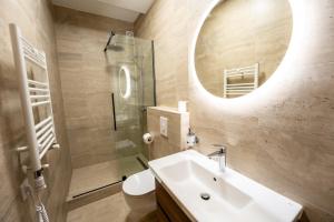 Et badeværelse på Kemencés Csárda és Panzió + 7 billeder