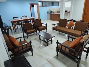 Posezení v ubytování La última parada del Alauseño