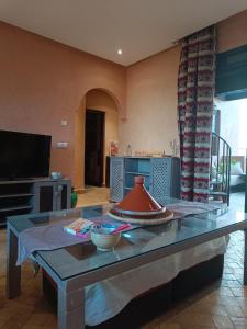 Гостиная зона в Appartement avec rooftop privé 3km des plages Taghazout surf