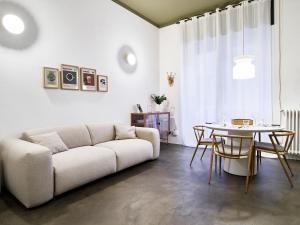 Χώρος καθιστικού στο Design Apartment with Private Street Entrance