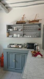 Η κουζίνα ή μικρή κουζίνα στο Carol's Home