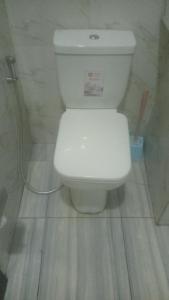 Ένα μπάνιο στο De Baylux Hotel and Suites, Lekki, Lagos