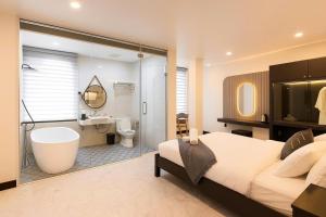 Koupelna v ubytování HT House + 213 fotografií