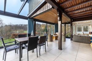 Posezení v ubytování Panoramaferienhaus Sorpesee, 120qm