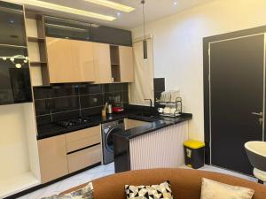 Kuchyň nebo kuchyňský kout v ubytování Tastefully Furnished 2Bed Apartment