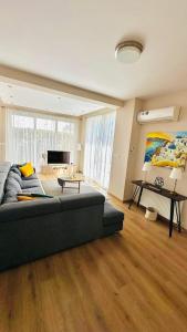 Posezení v ubytování 3 bedroom villa + 15 fotografií