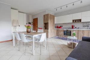 Kuchyň nebo kuchyňský kout v ubytování myhomEgallarate