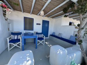 a patio with a blue table and chairs at Aperanto Galazio in Koufonisia