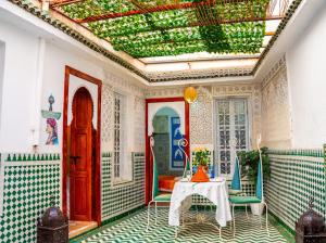 Posezení v ubytování Dar Sarsar Artistic Music