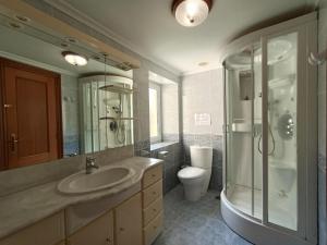 Phòng tắm tại Casa rural con jardín en Cantabria +79 ảnh