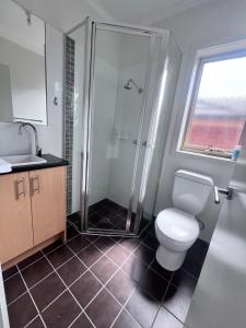 Ένα μπάνιο στο Blue Bird Villa Hamilton