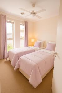 Ένα ή περισσότερα κρεβάτια σε δωμάτιο στο Blue Bird Villa Hamilton