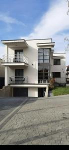 a large white house with a driveway at Komfort Noclegi in Blizne Łaszczyńskiego