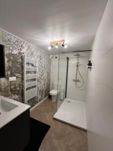 Phòng tắm tại Au petit Herz'og +24 ảnh