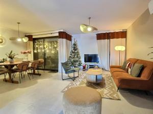 Μια τηλεόραση ή/και κέντρο ψυχαγωγίας στο Chez Louise