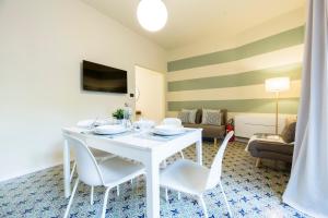 a living room with a white table and chairs at CasaViva - Bilo in Camogli with Parking & Shared Pool in Camogli